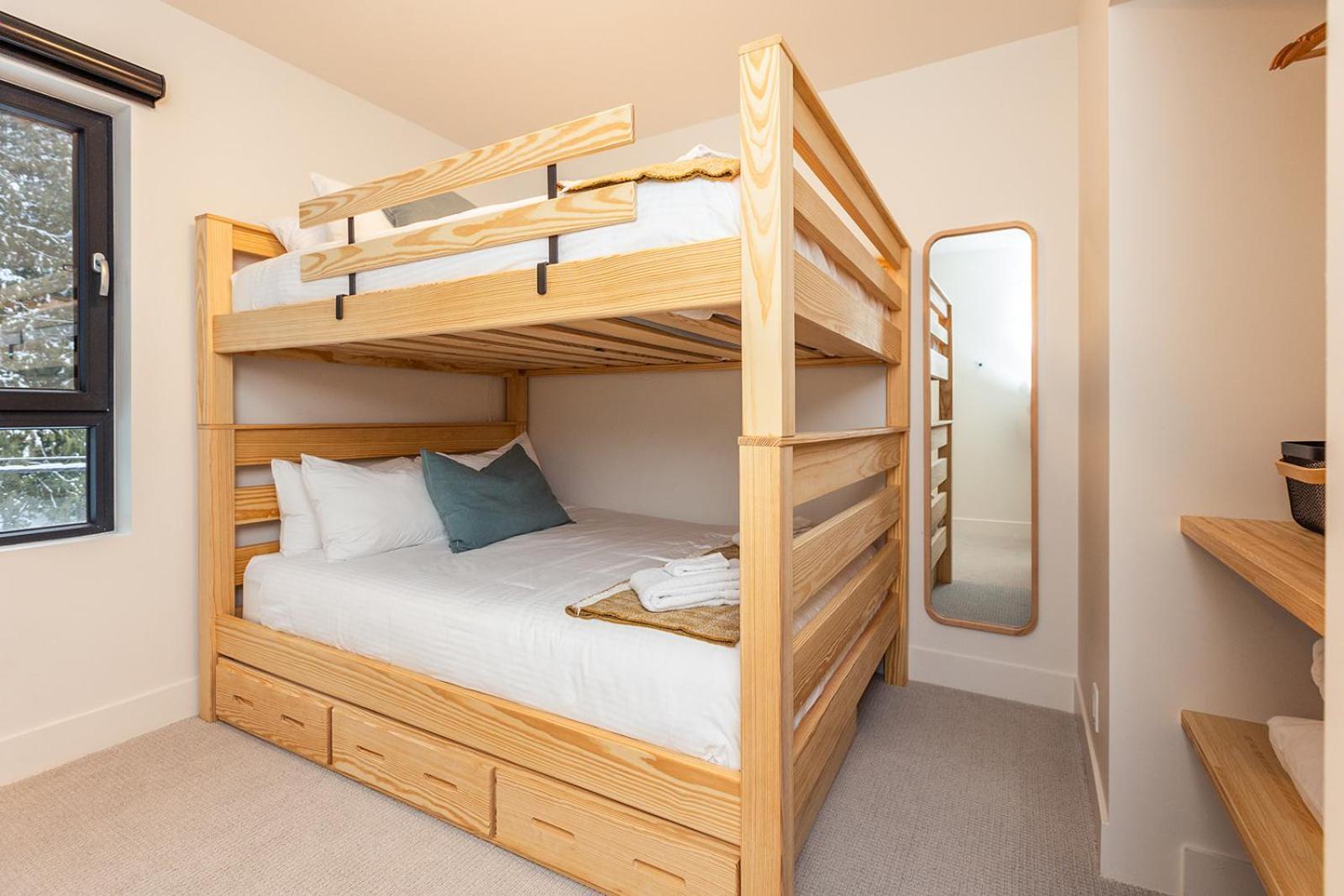 Tally Ho By Revelstoke Vacations Екстер'єр фото