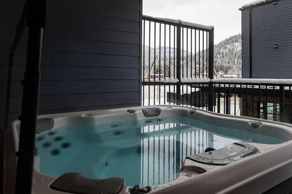 Tally Ho By Revelstoke Vacations Екстер'єр фото