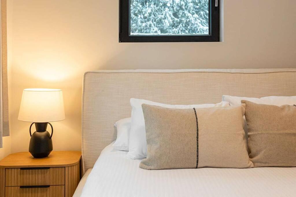 Tally Ho By Revelstoke Vacations Екстер'єр фото