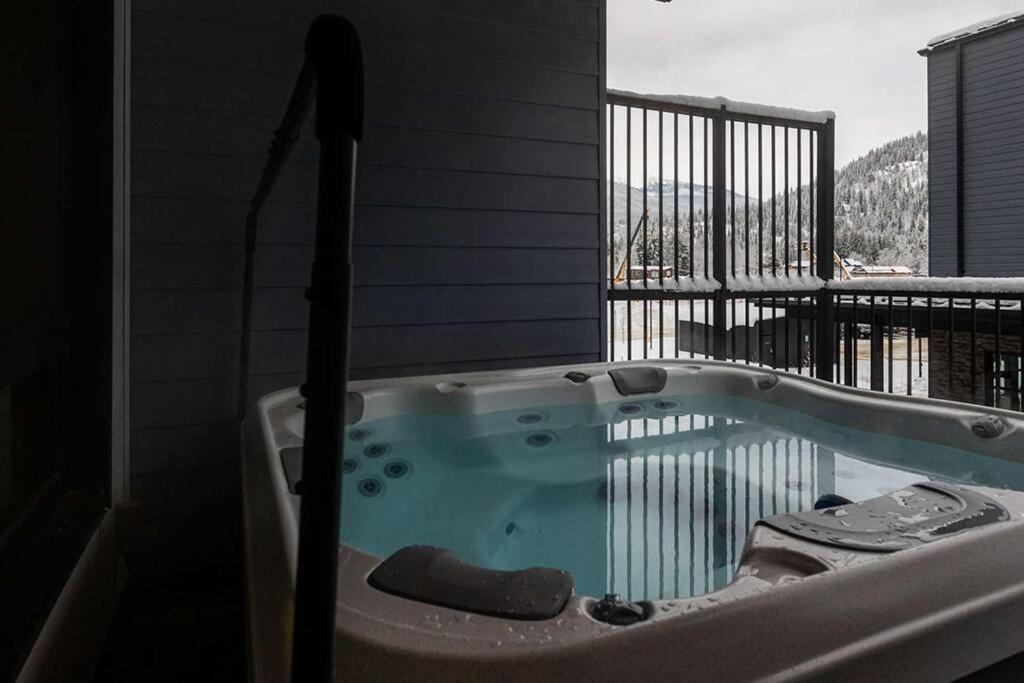 Tally Ho By Revelstoke Vacations Екстер'єр фото