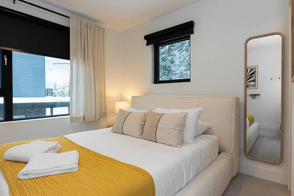 Tally Ho By Revelstoke Vacations Екстер'єр фото