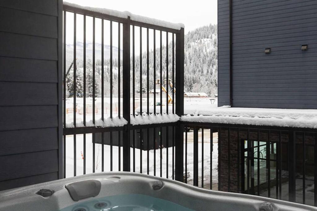 Tally Ho By Revelstoke Vacations Екстер'єр фото