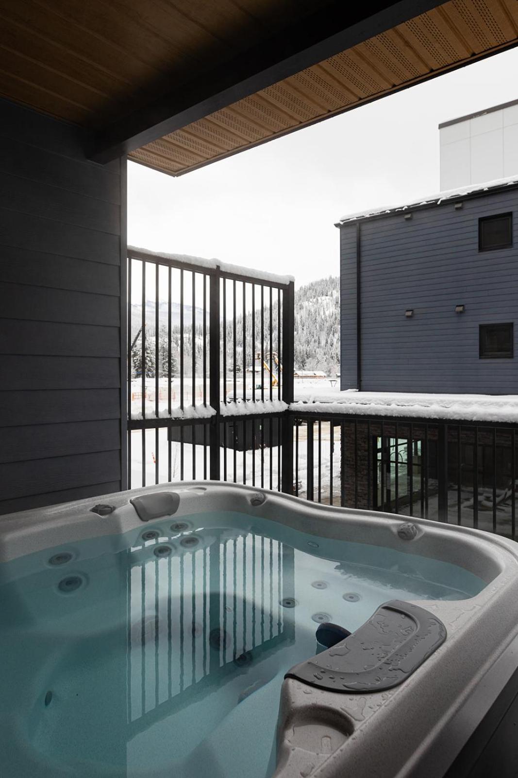 Tally Ho By Revelstoke Vacations Екстер'єр фото